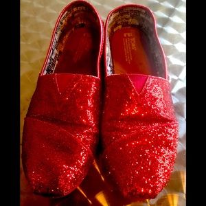 Youth red glitter Toms size youth 5.5